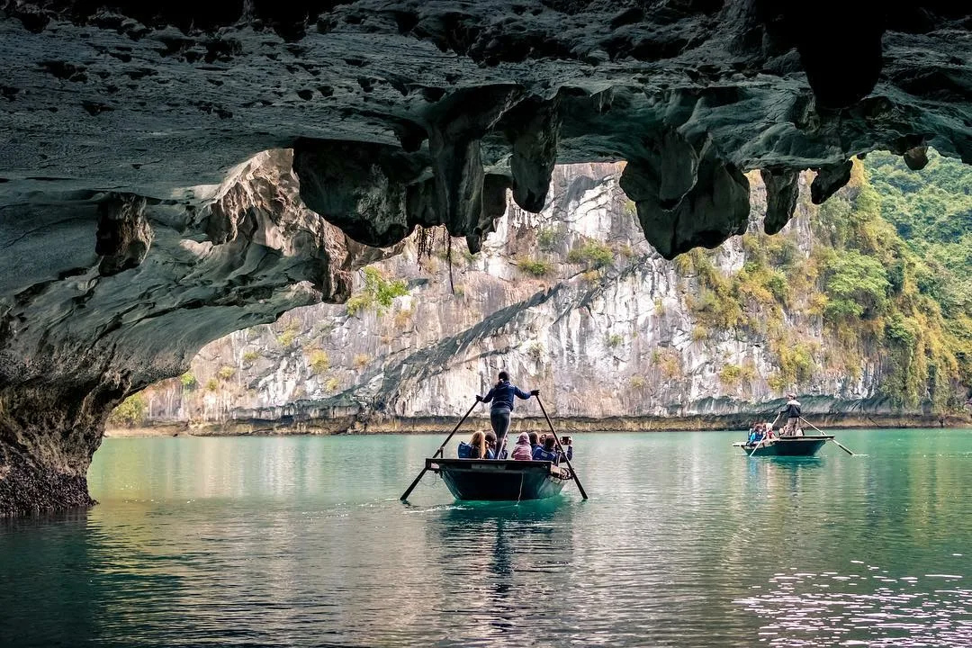 cruise Halong Bay